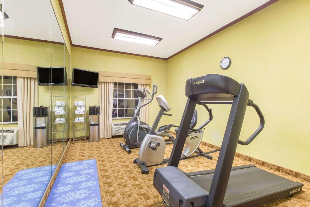 Hawthorn Suites by Wyndham Corpus Christi/Padre Isle - image 2
