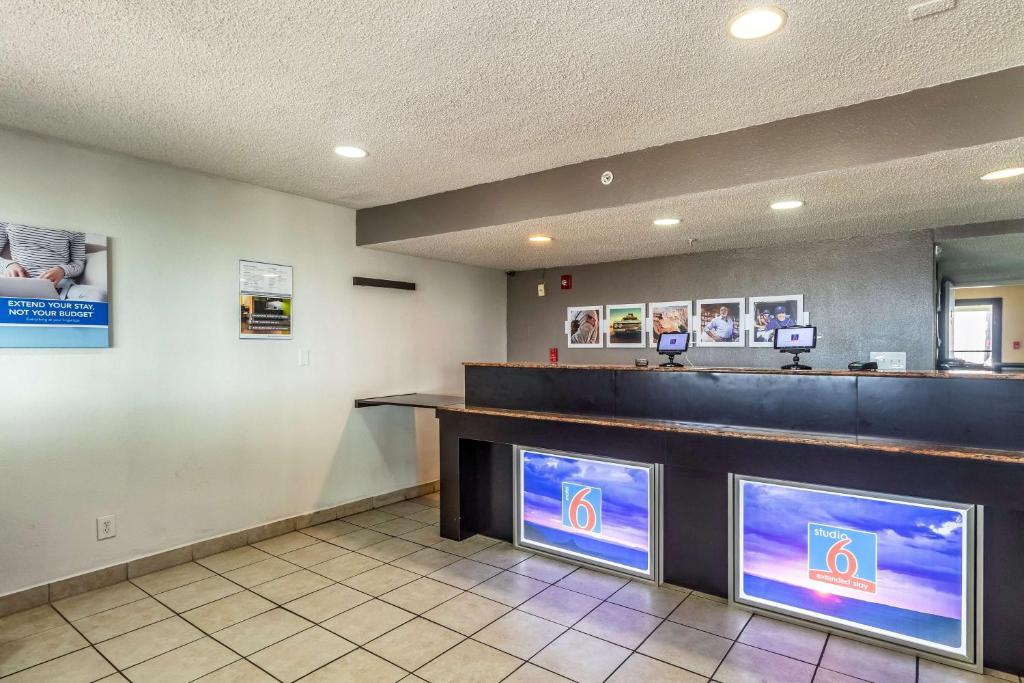 Motel 6-Corpus Christi TX - image 3