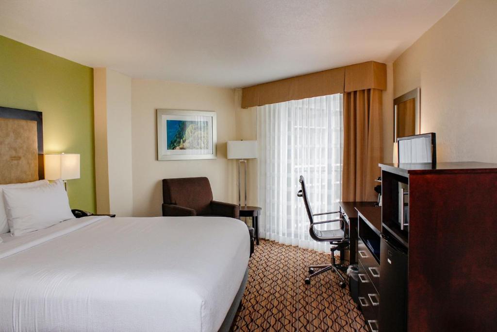Holiday Inn Corpus Christi Downtown Marina an IHG Hotel - image 2