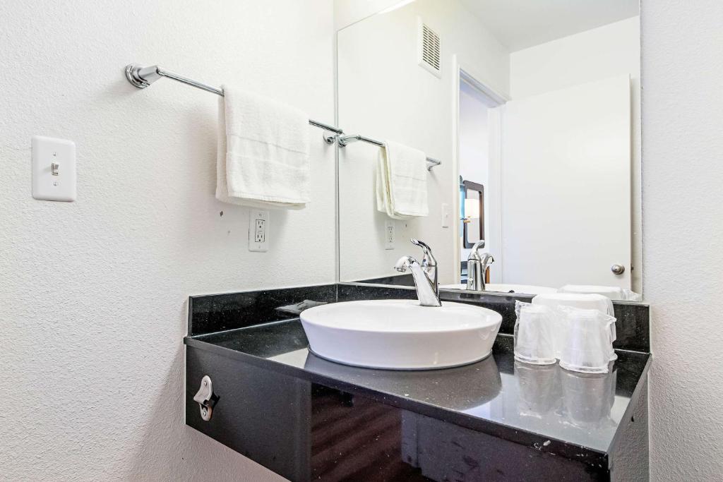 Motel 6-Corpus Christi TX - Northwest - image 5