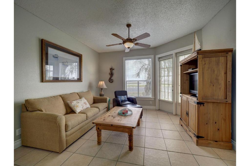 Beach Retreat 123 by Padre Escapes - main image