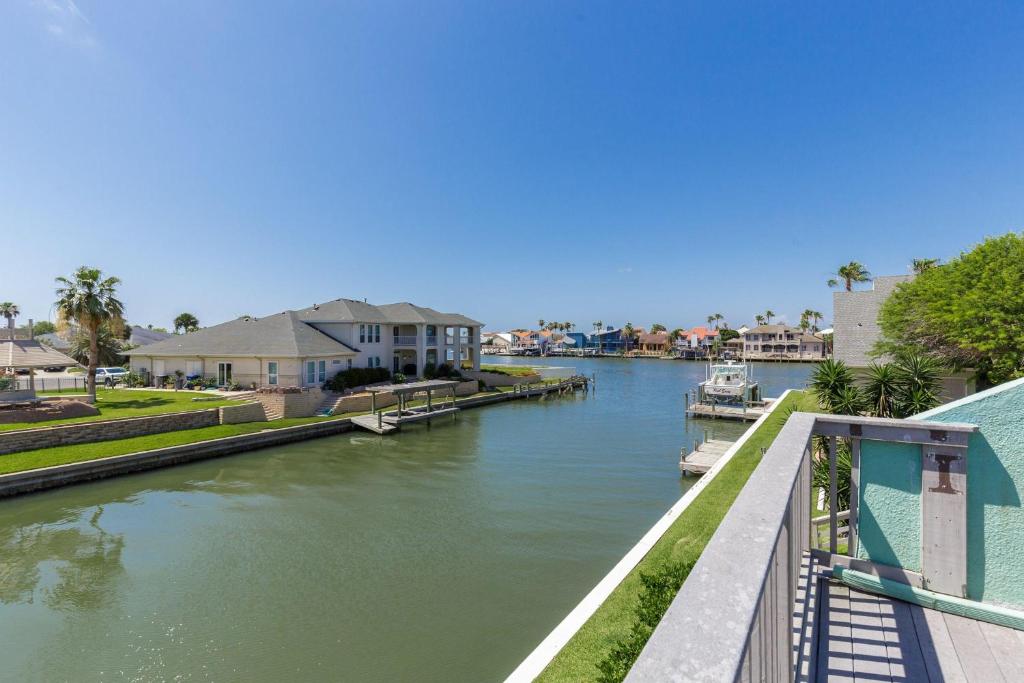 Captain's Cottage 239 by Padre Escapes - main image
