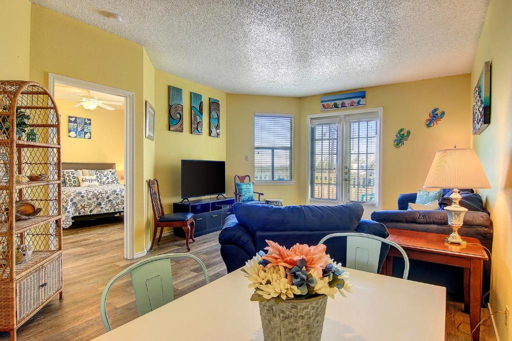 Beach Club Condos - image 2