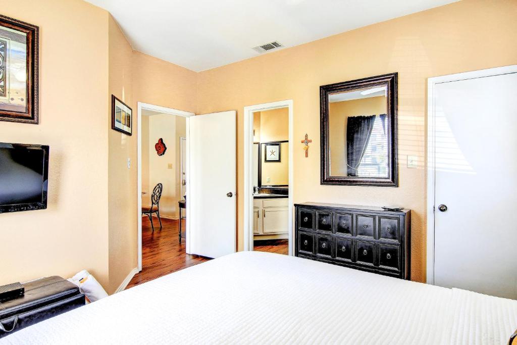 Beach Club Condos - image 5