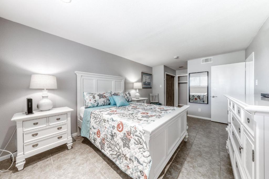 Compass Condos - image 4