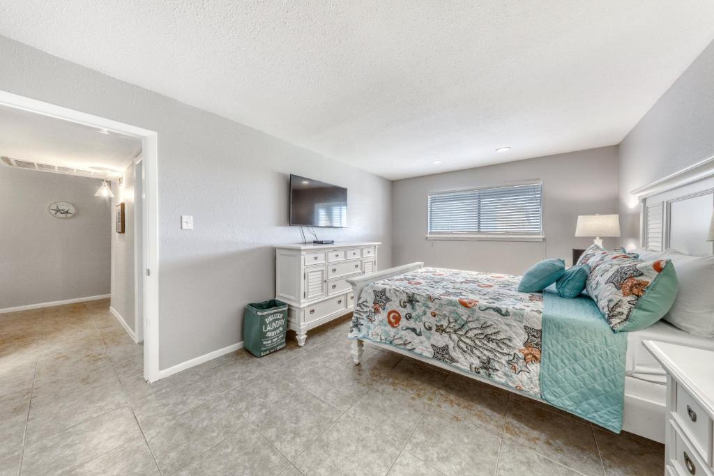 Compass Condos - image 5