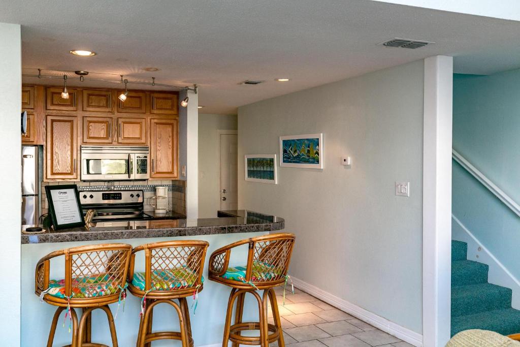 Great Waterfront Escape 209 by Padre Escapes - image 4