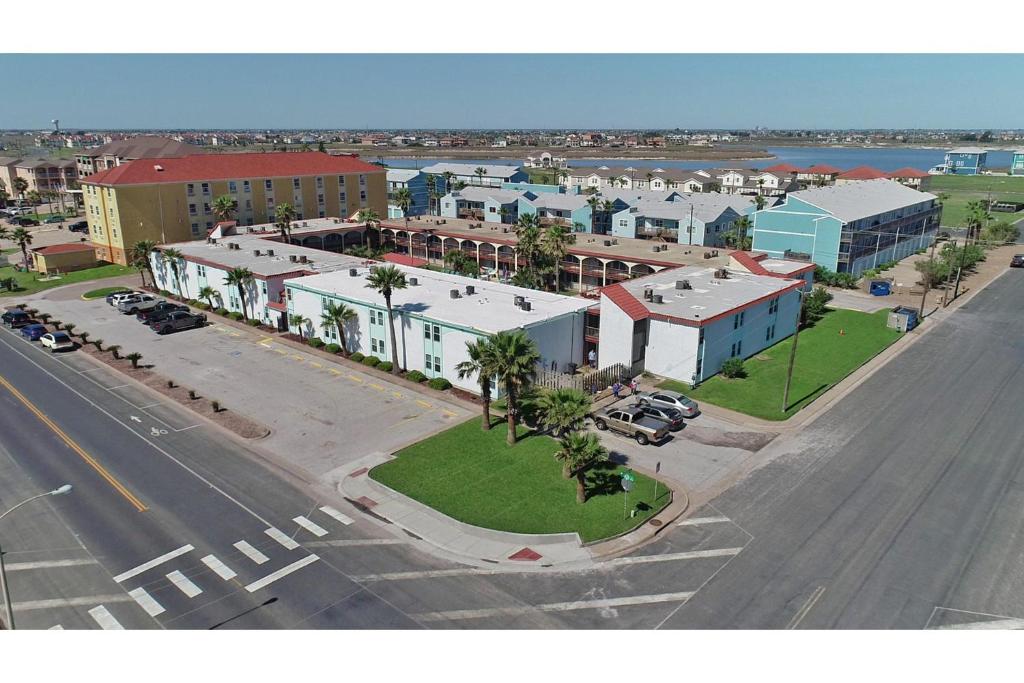Surfside 107 by Padre Escapes - image 3