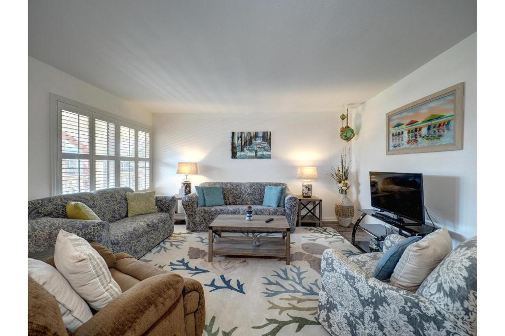 Surfside 208 by Padre Escapes - main image