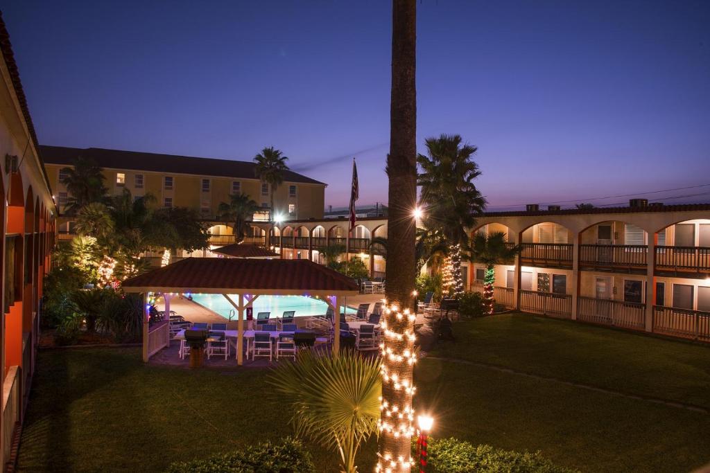 Surfside 102 by Padre Escapes - image 4