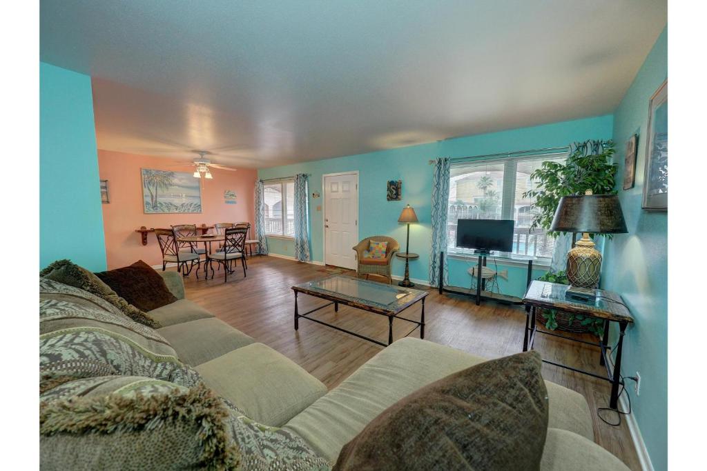 Surfside 221 by Padre Escapes - image 3