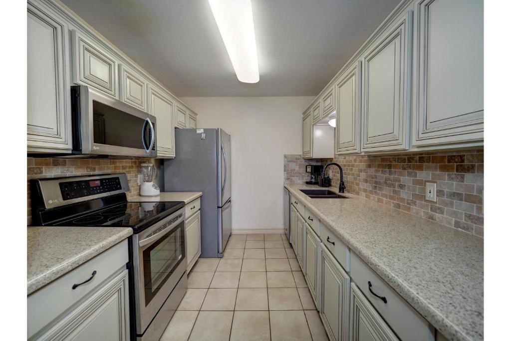 Surfside 110 by Padre Escapes - image 3