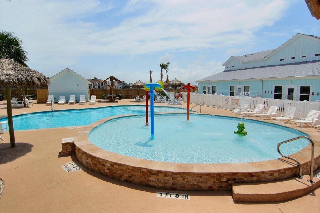 Nemo Cay Resort D150K Poolside by Padre Escapes - image 5