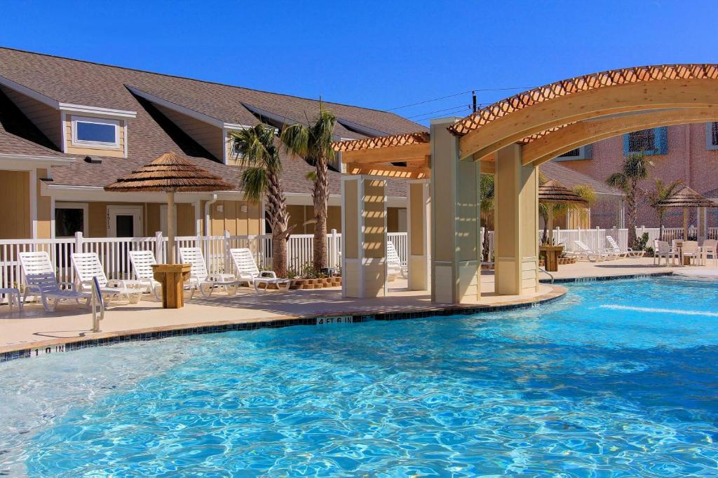 Village by the Beach L832K by Padre Escapes - image 4