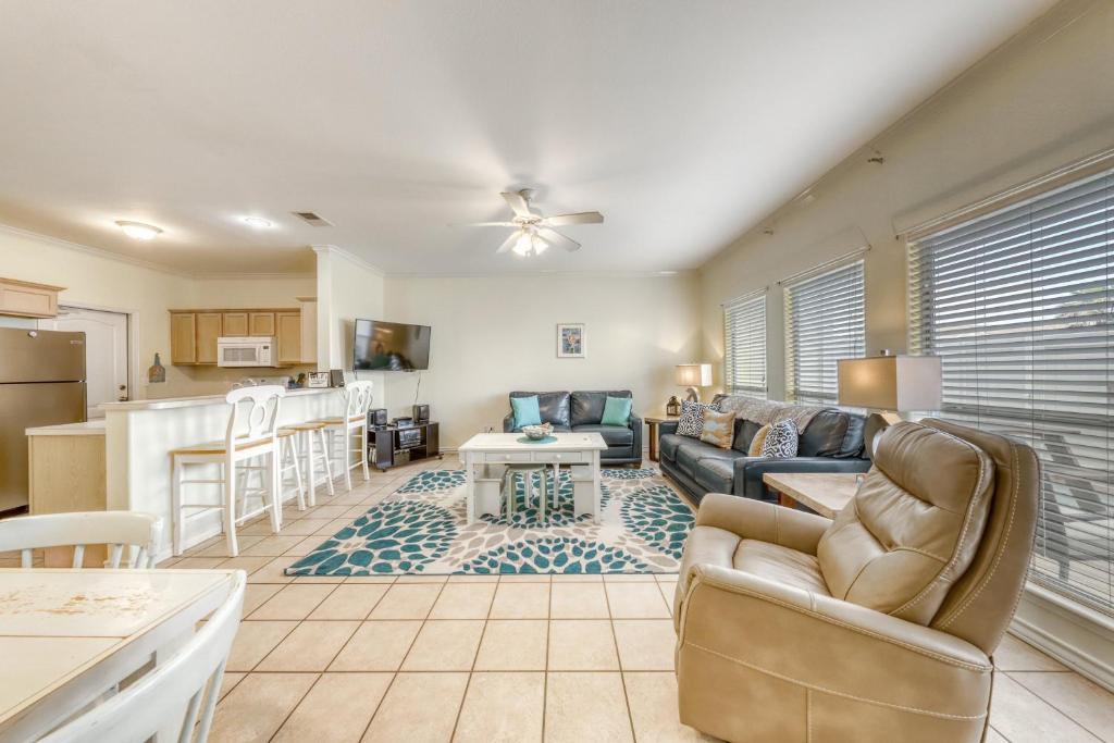 Cozy Beach House - main image