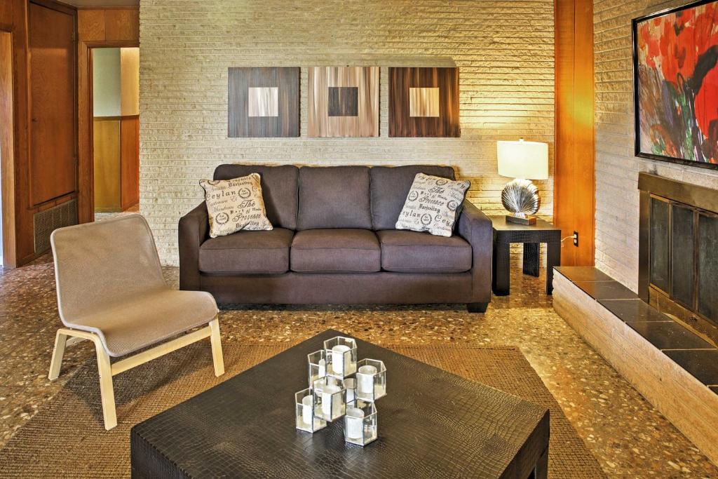 Spacious Ranch-Style Getaway on Corpus Christi Bay - image 3