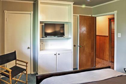 Spacious Ranch-Style Getaway on Corpus Christi Bay - image 5