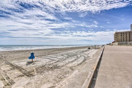 Padre Island Condo with Pool Access - Walk to Beach! - image 2