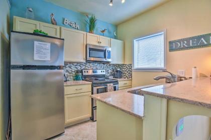 Padre Island Condo with Pool Access - Walk to Beach! - image 4
