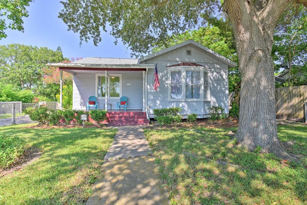 Vintage Corpus Christi Home - 2 Blocks From Beach! - main image