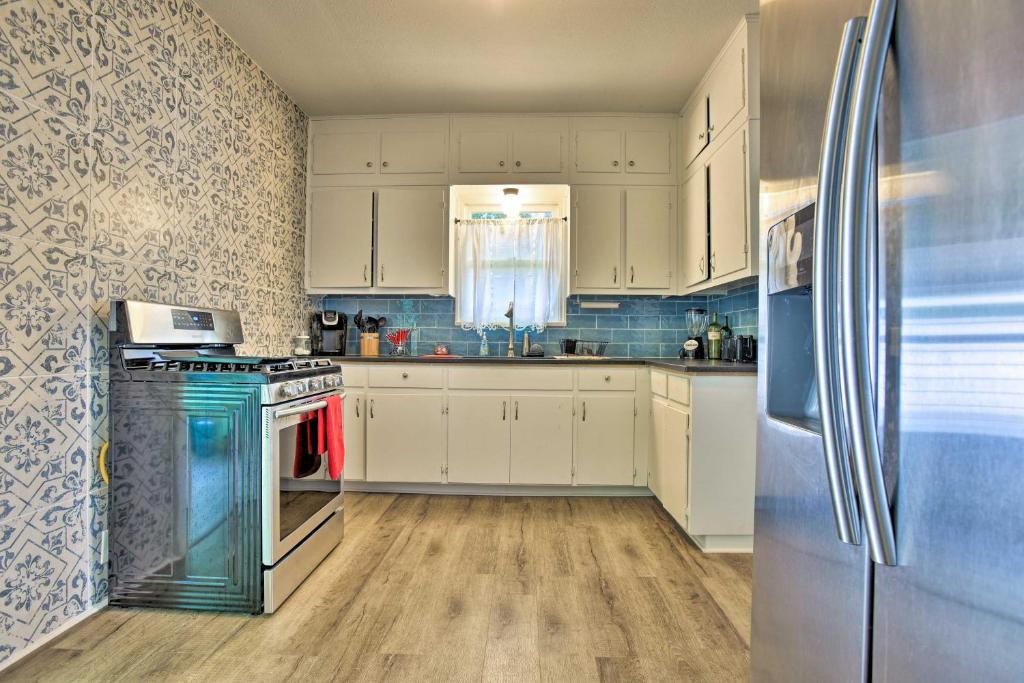 Vintage Corpus Christi Home - 2 Blocks From Beach! - image 3
