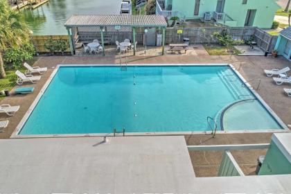 Breezy Corpus Christi Condo with Deck and Fishing Dock - image 2
