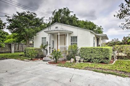 Corpus Christi Cottage with Patio   5 mi From Beach