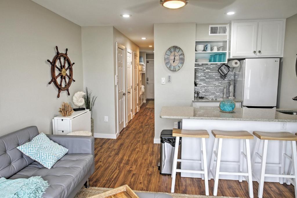 Beachfront Corpus Christi Condo with Deck and Views! - image 2