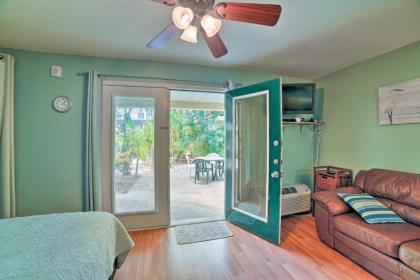 Corpus Christi Condo with Pool Walk to the Beach! - image 11
