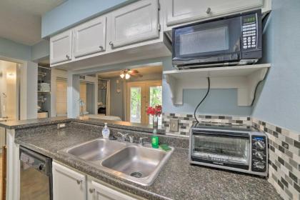Corpus Christi Condo with Pool Walk to the Beach! - image 15