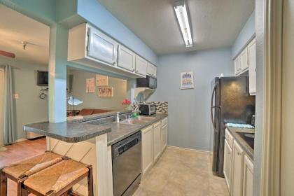 Corpus Christi Condo with Pool Walk to the Beach! - image 6