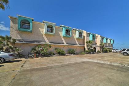 Corpus Christi Condo with Pool Walk to the Beach! - image 8
