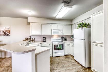 Lakeshore Villas - image 16