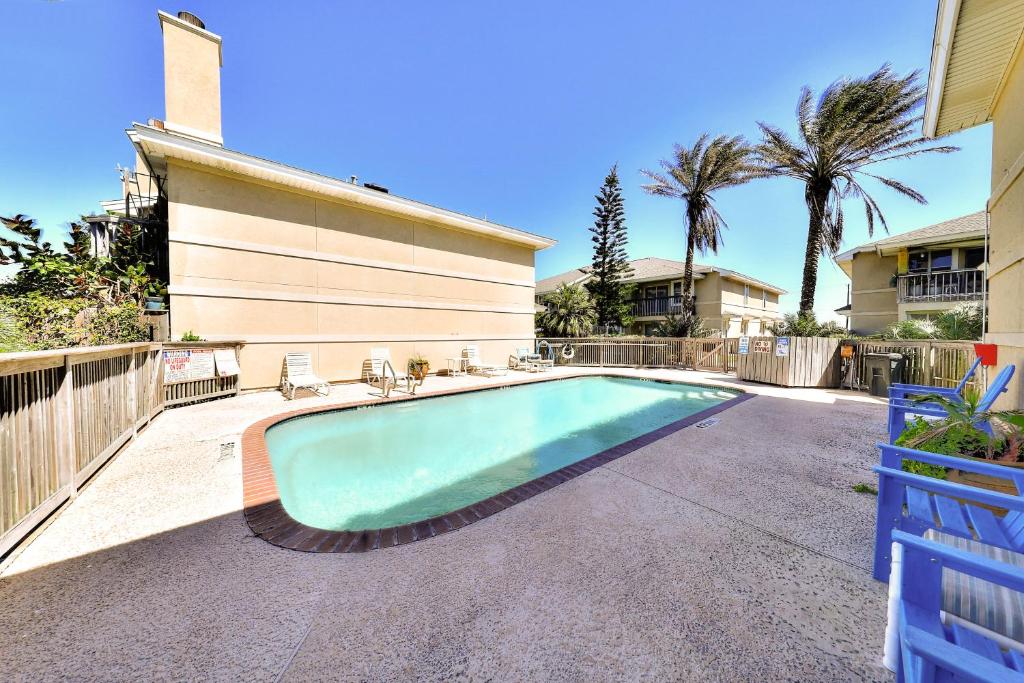 Lakeshore Villas - image 2