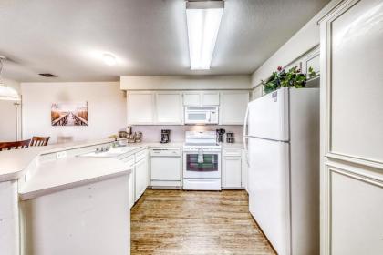 Lakeshore Villas - image 3