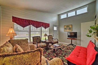 Coastal Escape with Yard   Walk 1 mile to texas Aandm