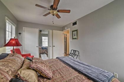 Coastal Escape with Yard - Walk 1 Mile to Texas AandM! - image 10