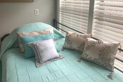 Coastal Escape with Yard - Walk 1 Mile to Texas AandM! - image 17