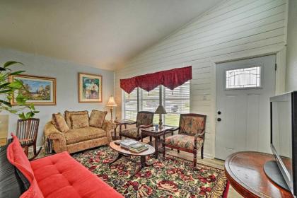 Coastal Escape with Yard - Walk 1 Mile to Texas AandM! - image 3