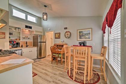Coastal Escape with Yard - Walk 1 Mile to Texas AandM! - image 5