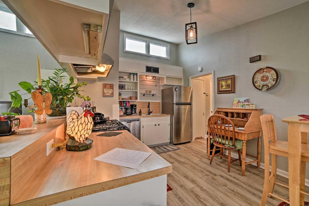 Coastal Escape with Yard - Walk 1 Mile to Texas AandM! - image 6