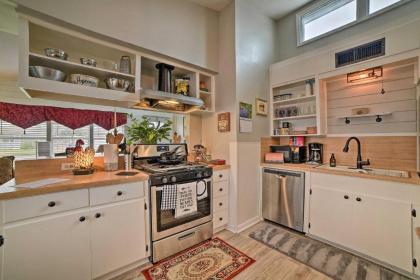 Coastal Escape with Yard - Walk 1 Mile to Texas AandM! - image 7