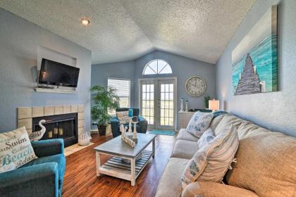 modern Corpus Beach Condo with Resort Amenities Corpus Christi