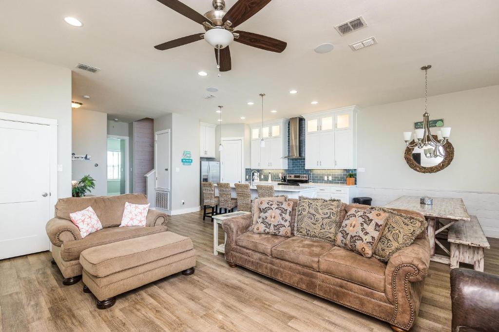 Harbor View Getaway - main image
