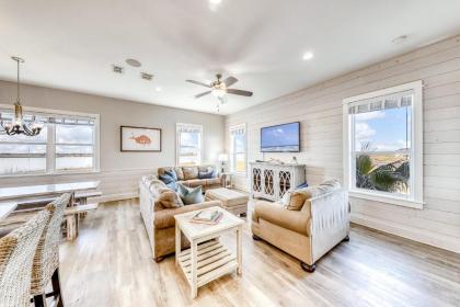 Harbor View Getaway - image 5