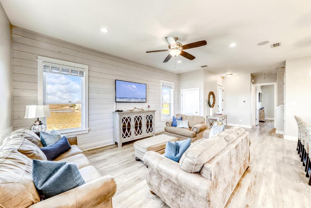 Harbor View Getaway - image 6