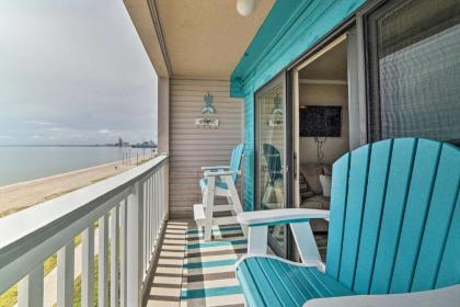 Updated Front Beach Condo with Resort Amenities - image 11