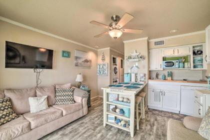 Updated Front Beach Condo with Resort Amenities - image 12