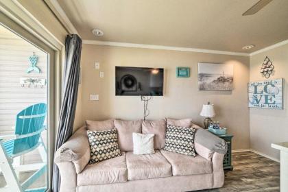 Updated Front Beach Condo with Resort Amenities - image 14