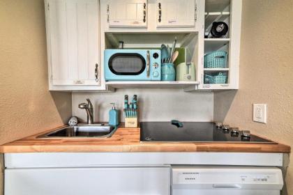Updated Front Beach Condo with Resort Amenities - image 17